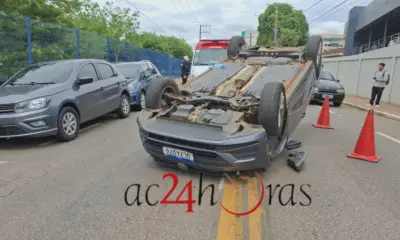 Colisão entre carros provoca capotamento e deixa duas mulheres feridas