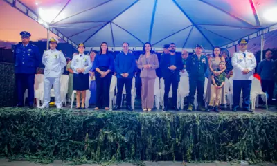 Mailza e Zequinha assistem ao Desfile da Independência em Cruzeiro do Sul