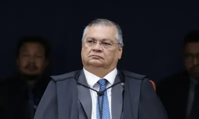 Dino abre inquérito contra Bolsonaro com base em parecer da CPI da Covid