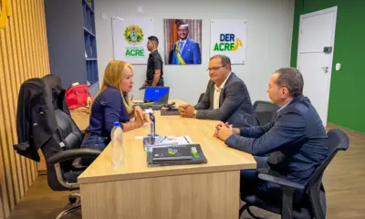 Deracre recebe deputados para tratar de envio de massa asfáltica a Sena Madureira