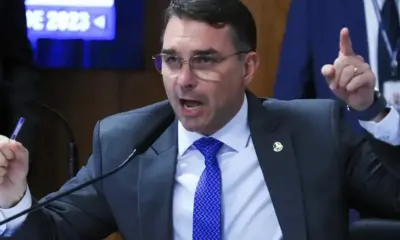 ‘Querem matar Bolsonaro’, diz Flávio após voto que formou maioria por condenação