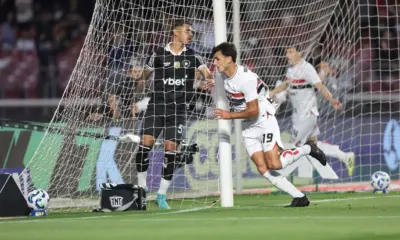 Dinenno dá fim a jejum, e São Paulo vence Botafogo pelo Brasileirão