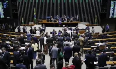 Câmara deixa isenção do IR de lado e aprova blindagem para parlamentares
