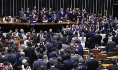 Câmara aprova urgência para projeto de anistia a golpistas