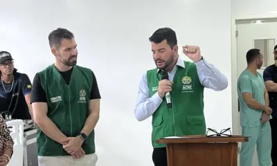 Gladson critica recomendação do MP sobre nome de maternidade: “fica no gabinete com bunda na cadeira”