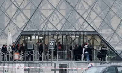 Ladrões invadem Museu do Louvre e roubam joias de Napoleão