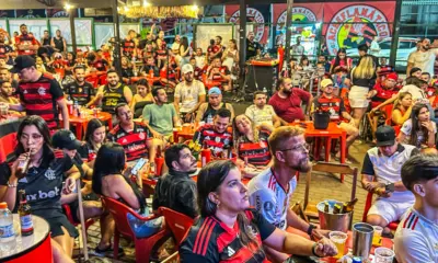 Consulado do Flamengo no Acre lota ônibus de caravana em 2º veículo rumo ao Peru
