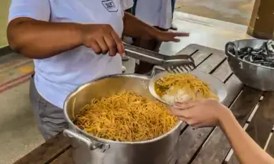 Colégio Acreano serve alimentação escolar sem carne; Educação diz que falha foi pontual