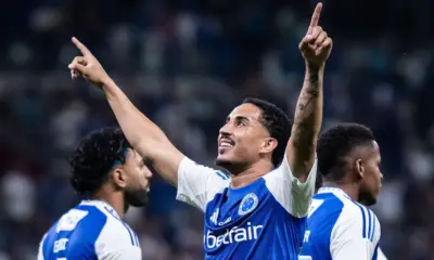 Cruzeiro vence Fortaleza e segue na cola dos líderes do Brasileirão