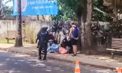 Vídeo mostra PMs detendo homem à força enquanto mulher ora em línguas estranhas