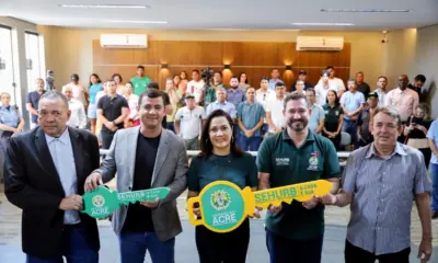 Mailza acompanha sorteio de 100 unidades habitacionais em Xapuri