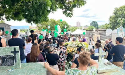 Ex-vereador Carlinhos Santiago é sepultado sob forte comoção em Rio Branco