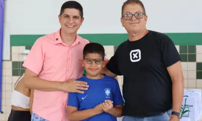 Calegário realiza entrega de óculos de grau gratuitos para crianças em Rio Branco