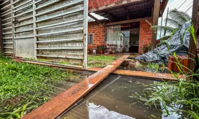Chuva forte provoca alagamentos e esgoto transborda em Rio Branco