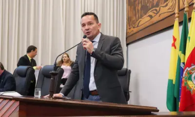 Adailton Cruz pressiona governo e exige conclusão do PCCR da Saúde