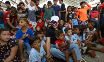 Com presença de Mailza Assis, Governo entrega mais de 2,5 mil brinquedos a crianças da Cidade do Povo