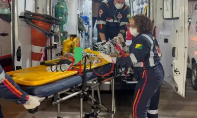 Colisão entre moto e bicicleta deixa dois adultos e uma criança feridos em Porto Acre