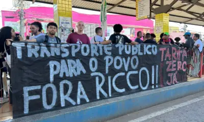 Estudantes e movimentos sociais protestam por melhorias no transporte coletivo