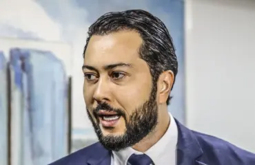 Jarude: “morre um recém-nascido e a resposta do governo é criar cargo”