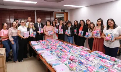Nicolau entrega kits que serão destinados a mulheres atendidas na DEAM