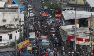 Mortos passam de 100 em operação no RJ após moradores recuperarem 54 corpos