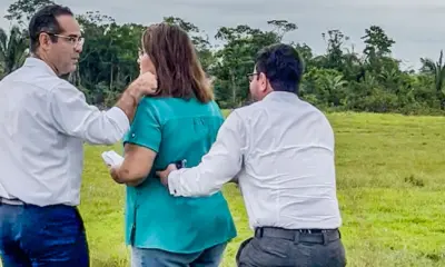 Pegadinha: governador do Acre corre em direção a jornalista e a assusta durante evento