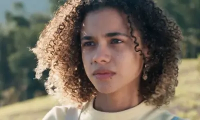 Joélly sofre muito por causa de sua gravidez na volta às aulas em Três Graças