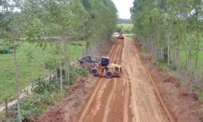 Carlinhos do Pelado investe na recuperação de ramais, pontes e bueiros