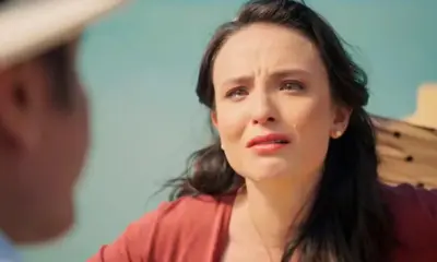 A pista que Estela deixa para Ernesto ser desmascarado em Êta Mundo Melhor!