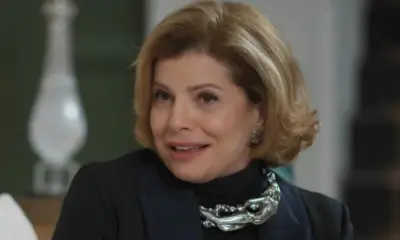 Elenco de Vale Tudo se esbalda em festinha, e Debora Bloch desce até o chão
