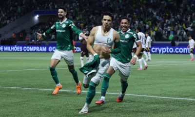 Épico, Palmeiras goleia LDU e vai à final da Libertadores contra o Flamengo