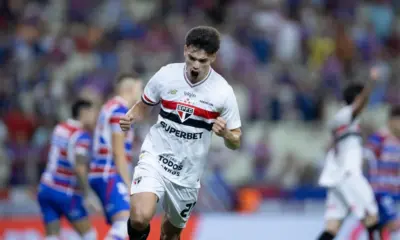 Com um a menos, São Paulo bate Fortaleza e volta a vencer no Brasileirão
