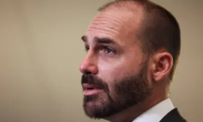 Objetivo de Moraes é matar meu pai, diz Eduardo Bolsonaro sobre prisão