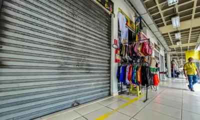 Concessionária do Shopping Aquiri lacra boxes e gera revolta de camelôs