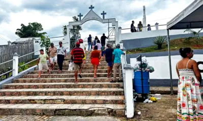 Cemitérios de Cruzeiro do Sul têm movimentação tranquila neste Dia de Finados