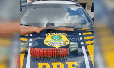 Casal é detido pela PRF na BR-364 com espingarda