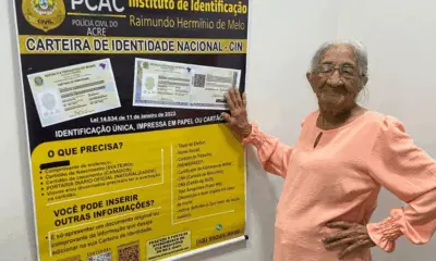 Dona Maria, de 102 anos, emite documento de identidade no Acre