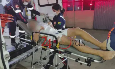 Estudante é baleado na frente de casa após voltar da escola