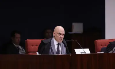 Moraes pede sessão para que colegas votem sobre prisão de Bolsonaro