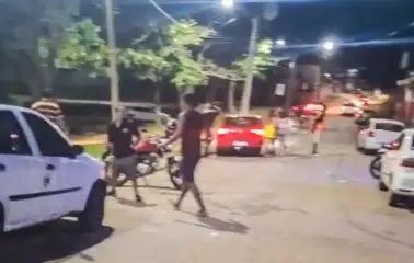 Homens brigam em frente a bar na beira do rio Acre: “mato ele rapidinho”