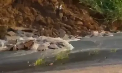 Vazamento causa desperdício de água tratada em Cruzeiro do Sul