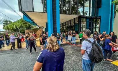 Servidores da saúde fazem manifestação na Aleac por revisão do PCCR