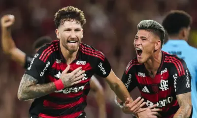 Em duelo agitado, Flamengo vence Santos e segue na cola do Palmeiras