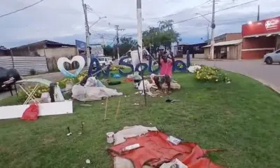 Homem em situação de rua monta abrigo na rotatória da Sobral