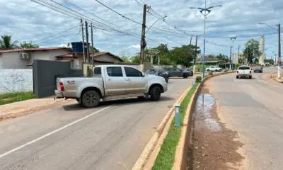 Moradores do Floresta Sul bloqueiam estrada em protesto por saneamento básico