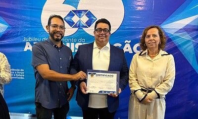 Carlinhos do Pelado recebe Prêmio Excelência em Governança Municipal