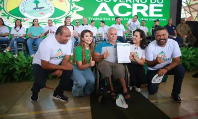 Gabriela Câmara e Mailza entregam títulos definitivos na Sobral