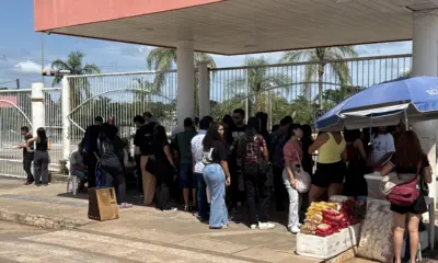 Candidatos chegam cedo para o segundo dia de Enem na Uninorte