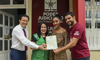 Após 22 anos, mulher registrada com sexo e nome masculino corrige certidão no AC