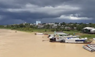Rio Juruá passa dos 8 metros e acumula balseiros em Cruzeiro do Sul